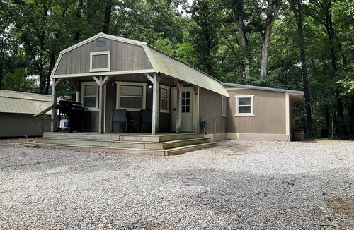 Bluford Cabin | Whispering Oaks - Cozy cabin in the woods