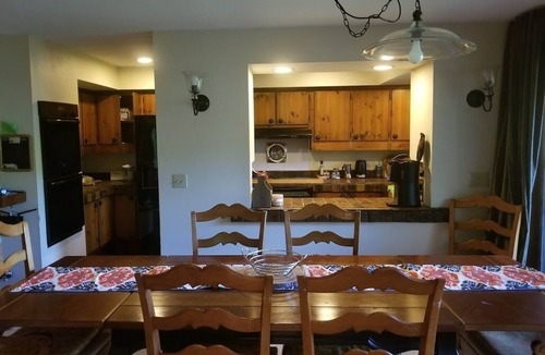 Stockbridge House | "Whispering Pines" Ski House in the heart of the Green Mountains