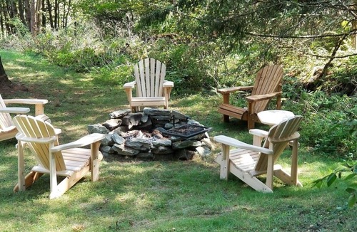 Stockbridge House | "Whispering Pines" Ski House in the heart of the Green Mountains