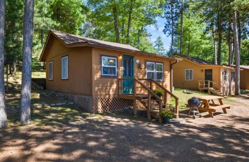 St Germain House | Whispering Waters Bayview Resort Cabin 4