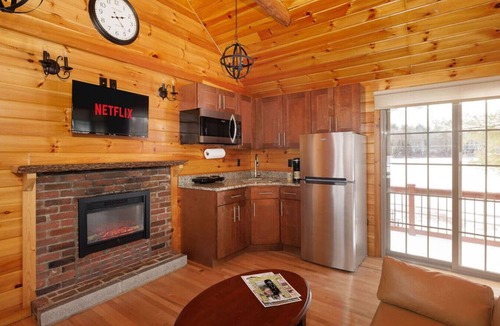 Bethlehem Cabin | White Mountains Couples Lakefront Studio Retreat