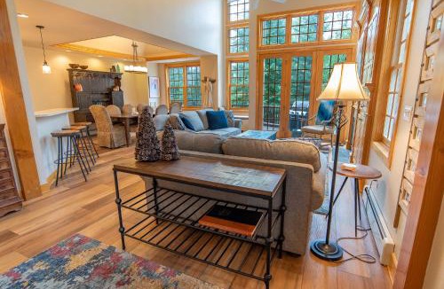 Peak 8 Apartment | White Wolf Mountain Air Townhome: Elegant Retreat