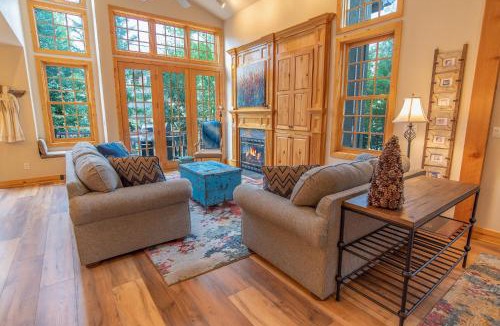 Peak 8 Apartment | White Wolf Mountain Air Townhome: Elegant Retreat
