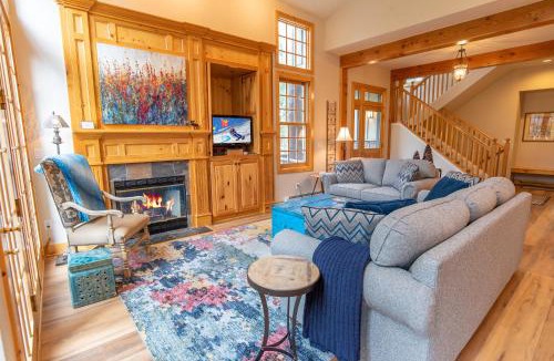 Peak 8 Apartment | White Wolf Mountain Air Townhome: Elegant Retreat