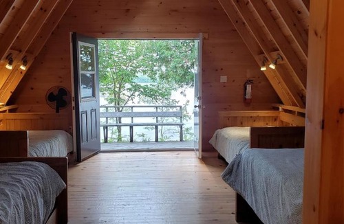 Foresters Falls Hotel | Whitewater Cottage & RV Resort