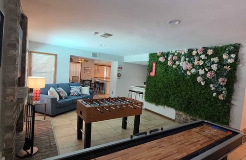 North Arlington House | Winding Hollow : Spacious 5-bedroom house in tranquil Arlington