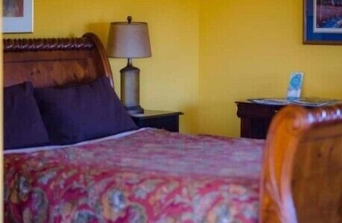 Reedley Apartment | Winemaker's Suite - Sequoia View B&B