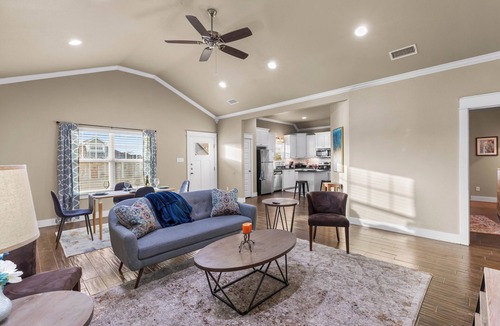 Abilene House | Work Crew Paradise - 3bedroom/3bathroom - Short Drive to Stargate