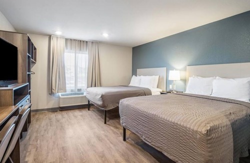 Moreno Valley Hotel | Your Home Away from Home! Full Kitchen, Pet-friendly, Free Parking!