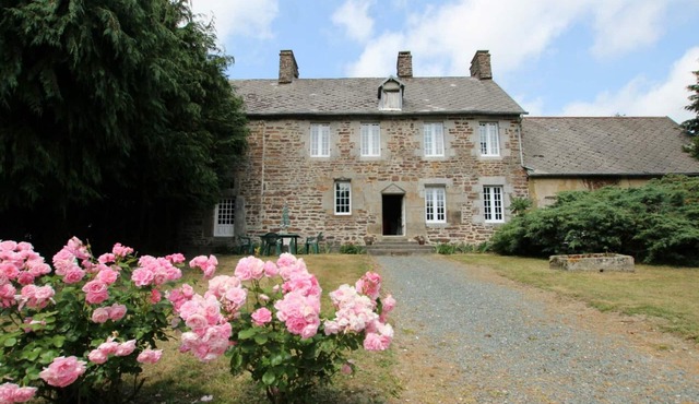 17th Century Rustic House with Garden, Fireplace and Parking
