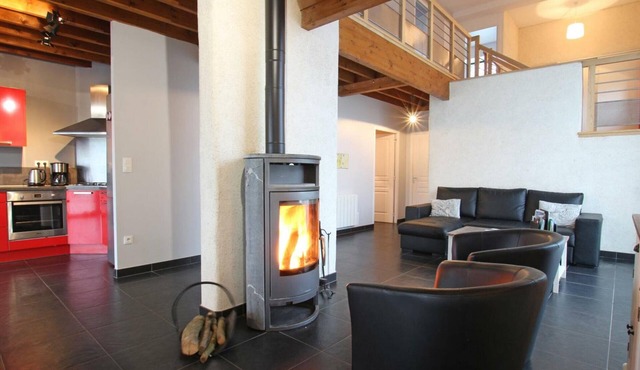 18th Century Barn with Spa, natural light and large capacity