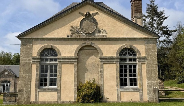 18th Century Pavilion with Internet, Private Park