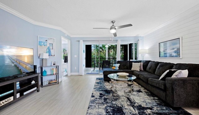 2/2 Condo Steps from the Beach