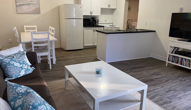 2 bdrm. sleeps 5, just a short walk to beach 1 !