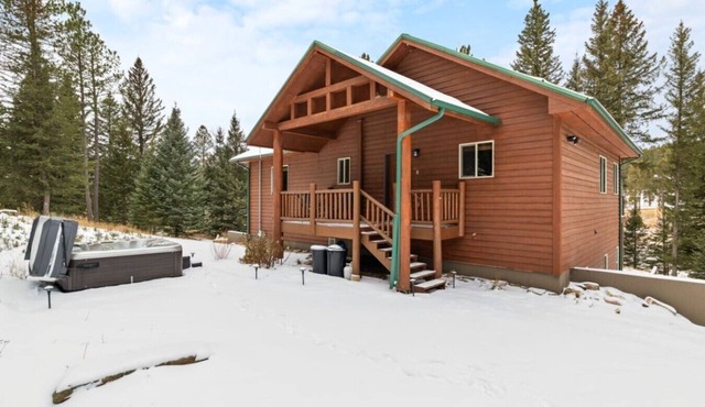 2 bedroom, 2 bathroom, 4 bed, Starlink, Hottub