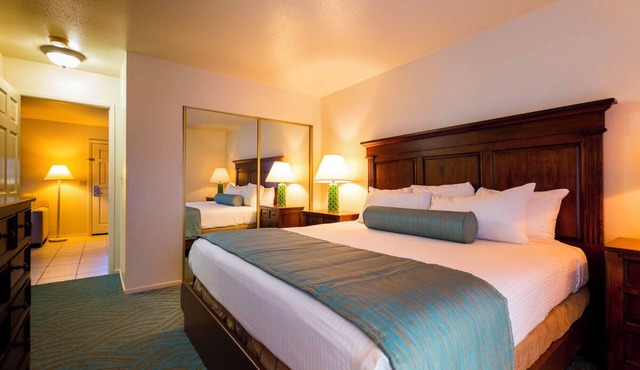 2 Comfortable Units, Kitchen & Free Parking