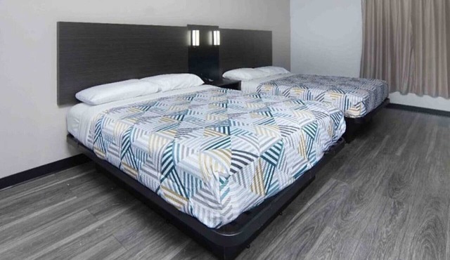 2 Queen Beds | Non-Smoking