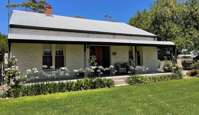 20 Hill Ave Bed & Breakfast - 'feel at home, when away'