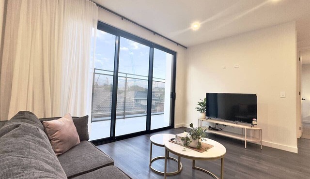 2BR 2BA Modern Manor House - Steps from Monash Uni