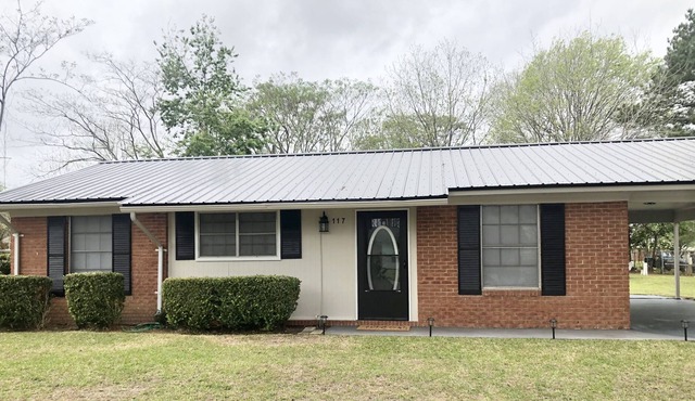 3 bdrm w basketball court & fire pit-Travel worker in Lyons