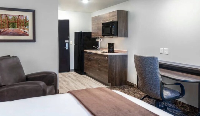 3 Modern Room Near Interstate – Perfect for Exploring St. Joseph’s Attractions
