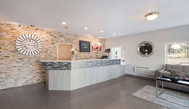 3 Spacious Accommodations with FREE Breakfast! A short drive to Columbia Park!
