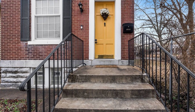 30+ days - Spacious 2B 1.5 Bath House in Tower Grove South