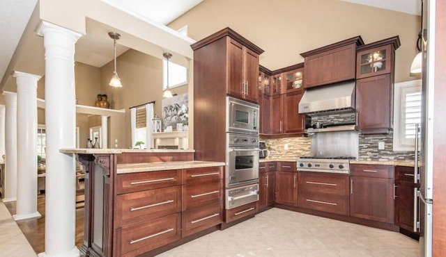 3bd McArthur · Executive 2500 sqft Bungaloft w/ Fp