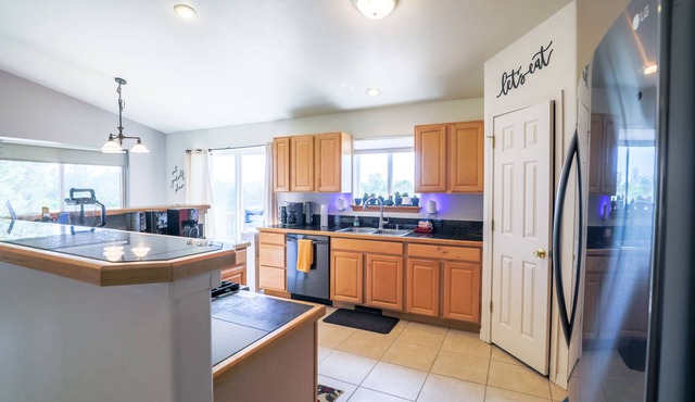 4 Bed Durango Mountain Home. Perfect location just 8.0 miles to Downtown Durango