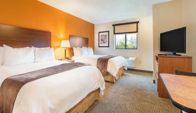 4-Room Offering Comfort Near Bismarck’s Must-See Landmarks