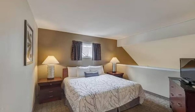 4 Simple King Bed Units w/Comfort + Accessible Highway Location