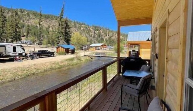 4K River Ranch River Cabin 2 (sleeps 6)
