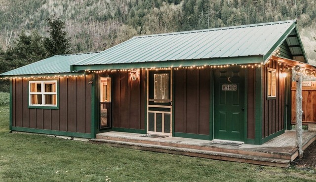 71MF- Rustic - Pets Ok - Sleeps 4 by RedAwning
