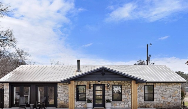 A beautiful and functional central Texas hideaway with large outdoor deck