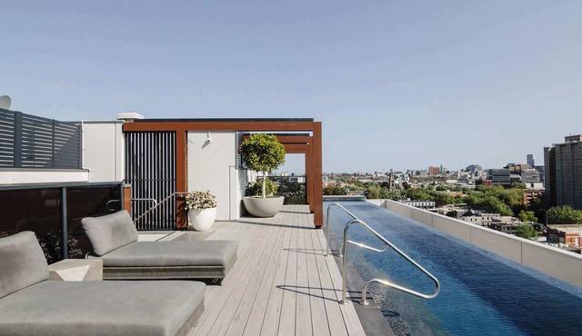 Abbotsford Abode With Pool, Parking & Gym