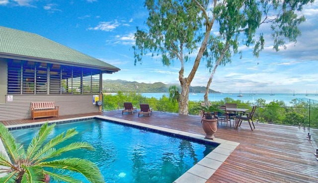 Absolute Beachfront and Pool House
