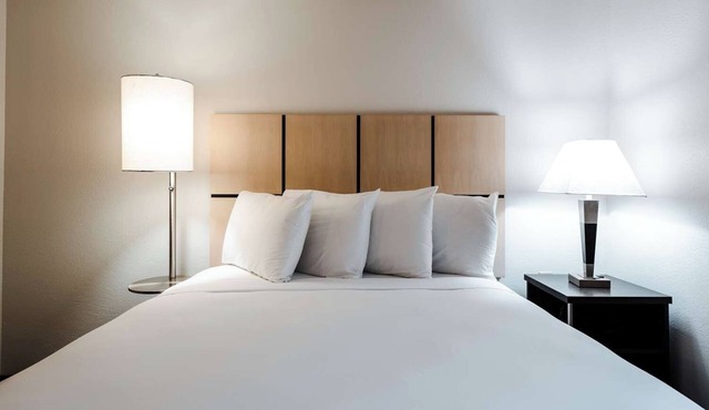 Affordability Meets Comfort! FREE Parking Onsite, Pets Allowed