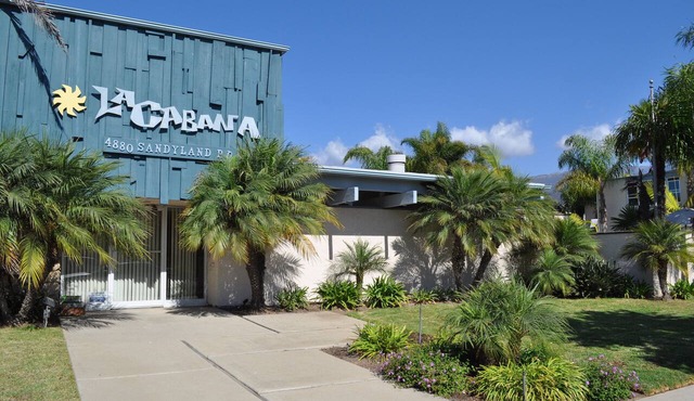 Affordable, end unit on courtyard in desirable La Cabaña! Steps From beach