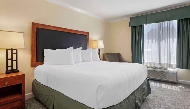 Affordable Mountain Stay 5-Mins to Brush Creek | Pool & Breakfast | Pet Friendly