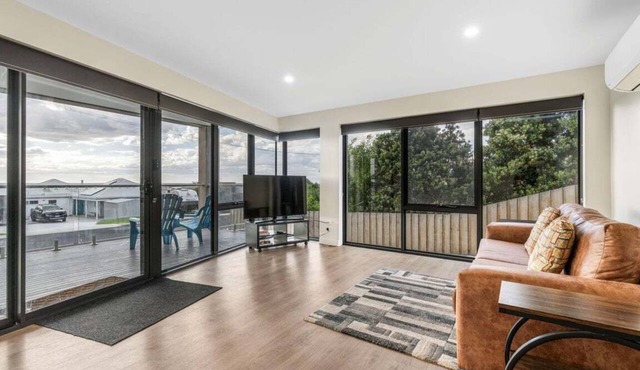 Albatross Apartments, Unit 3
