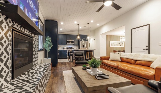 Alpine Oasis: Luxury Cabin+HotTub+FirePit+Theater Room
