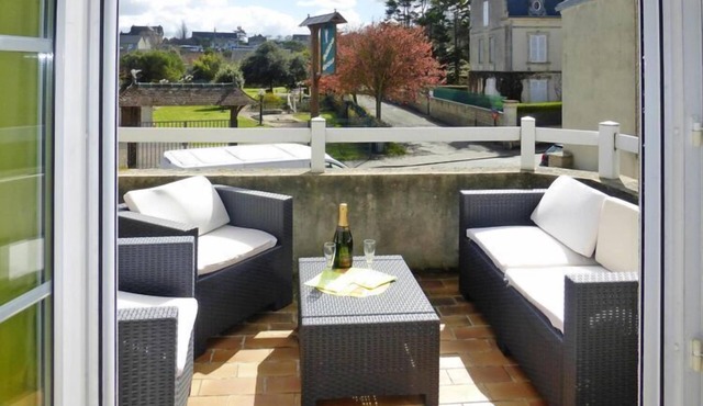 Apartment by Sandy Beach in Arromanches
