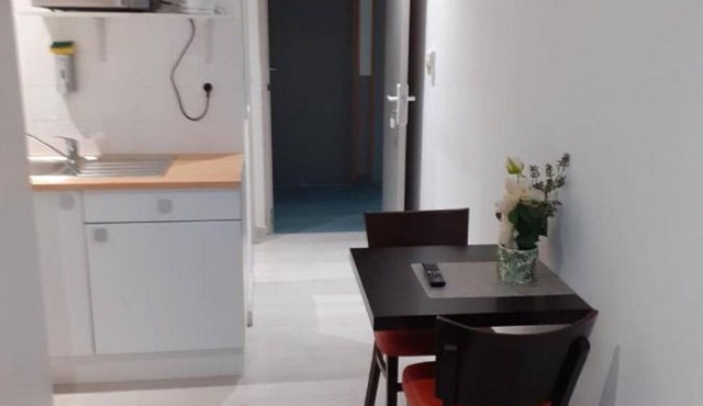 Apparthotel Area, Studios avec Salles de bains et kitchenettes privatives et Chambres avec cuisine et salle de bains communes in Persan