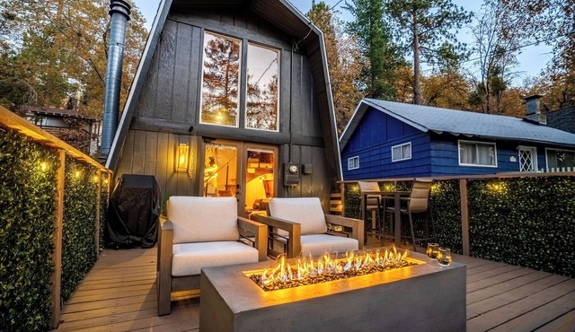 Arrowbear Lake: Luxe Cabin: Large Deck & Fire Pit, Workspace & Loft