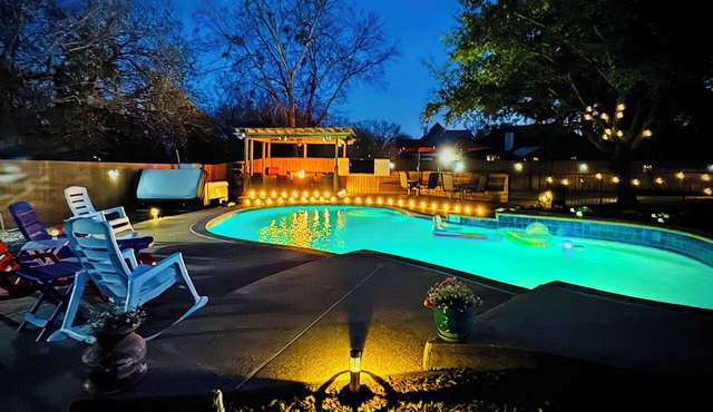 Backyard Oasis with Private Pool, SPA and Putting Green only 2 Miles from TAMU!