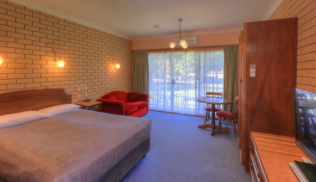 Barrass's John Bright Motor Inn
