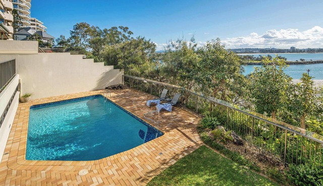 Beachfront Beauty in Buddina