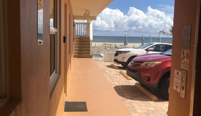 BEACHFRONT COMPLEX JUST STEPS TO THE OCEAN Free Parking Full Kitchen Heated Pool