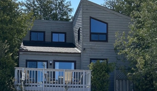 Beachfront Cottage right on Lake Huron
