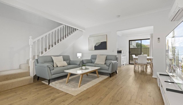 Beachside 3-Bed Retreat with BBQ & Garage